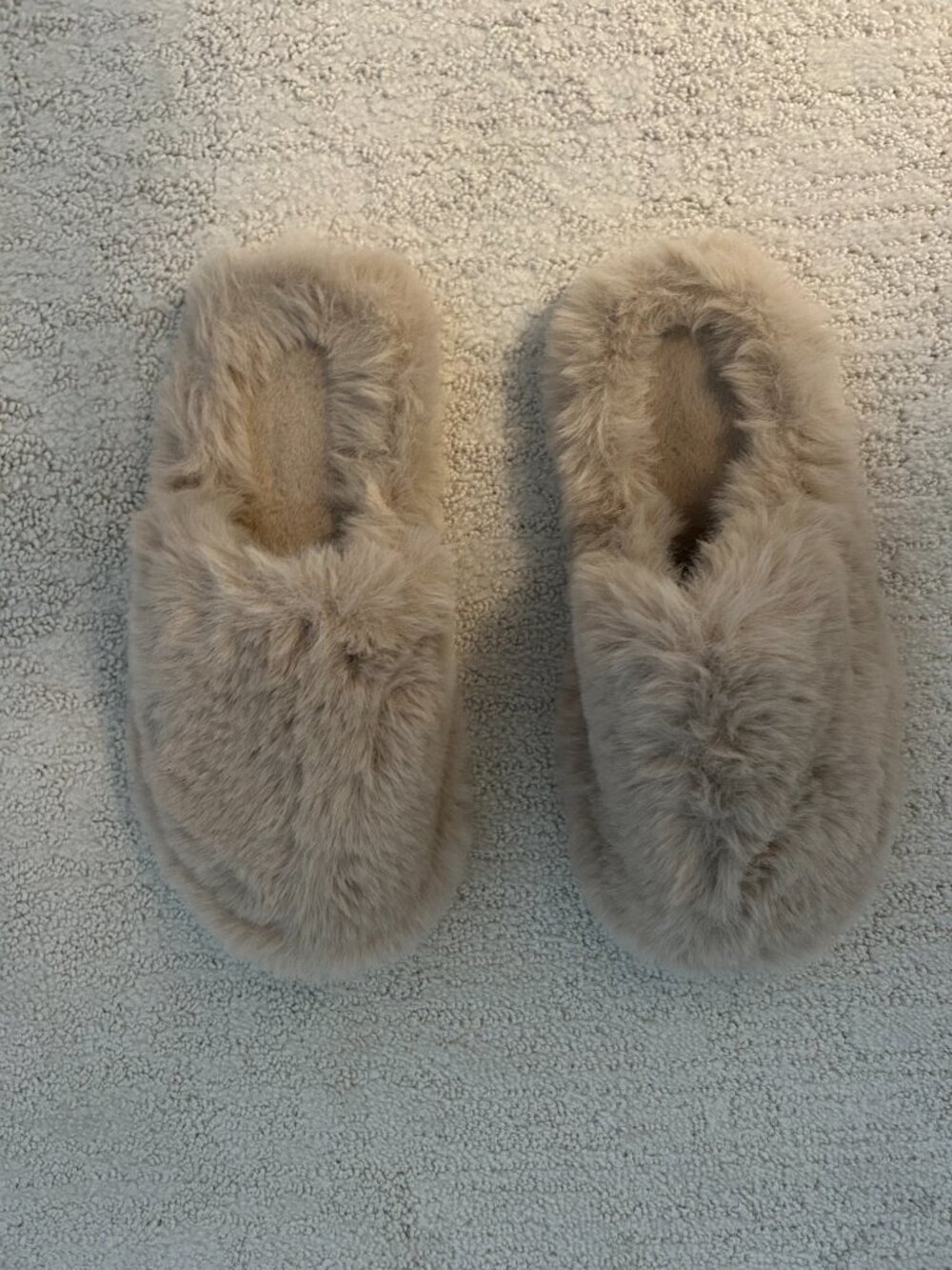 Fuzzy slippers - Picture 3 of 3